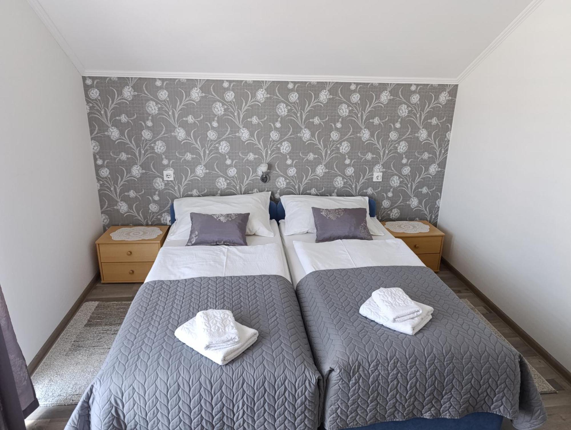 Guest House Toic كورينيتسا المظهر الخارجي الصورة